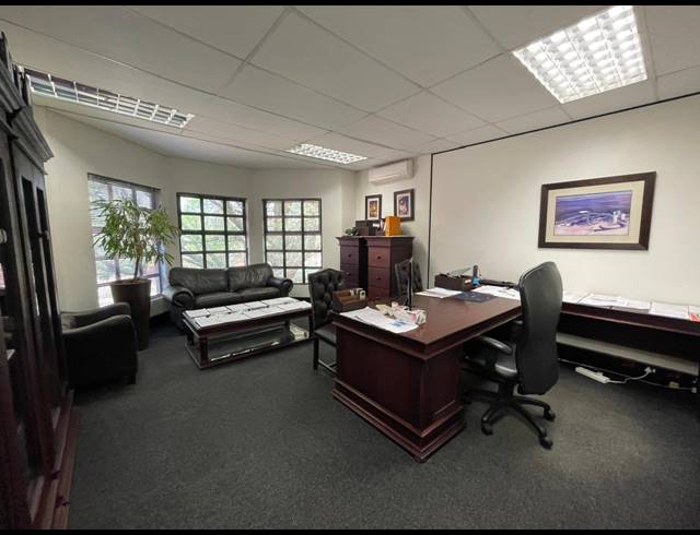 752M² OFFICE FOR SALE IN BRYANSTON